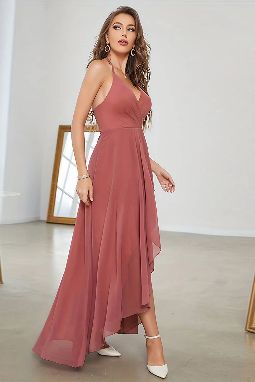 QIAIWAN Elegant sleeveless slim shoulder V-neck evening gown from