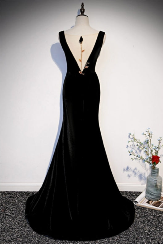 Slim Fit Black Mermaid Velvet Evening Dress Double V-Neck Sweep/Brush Train Dresses