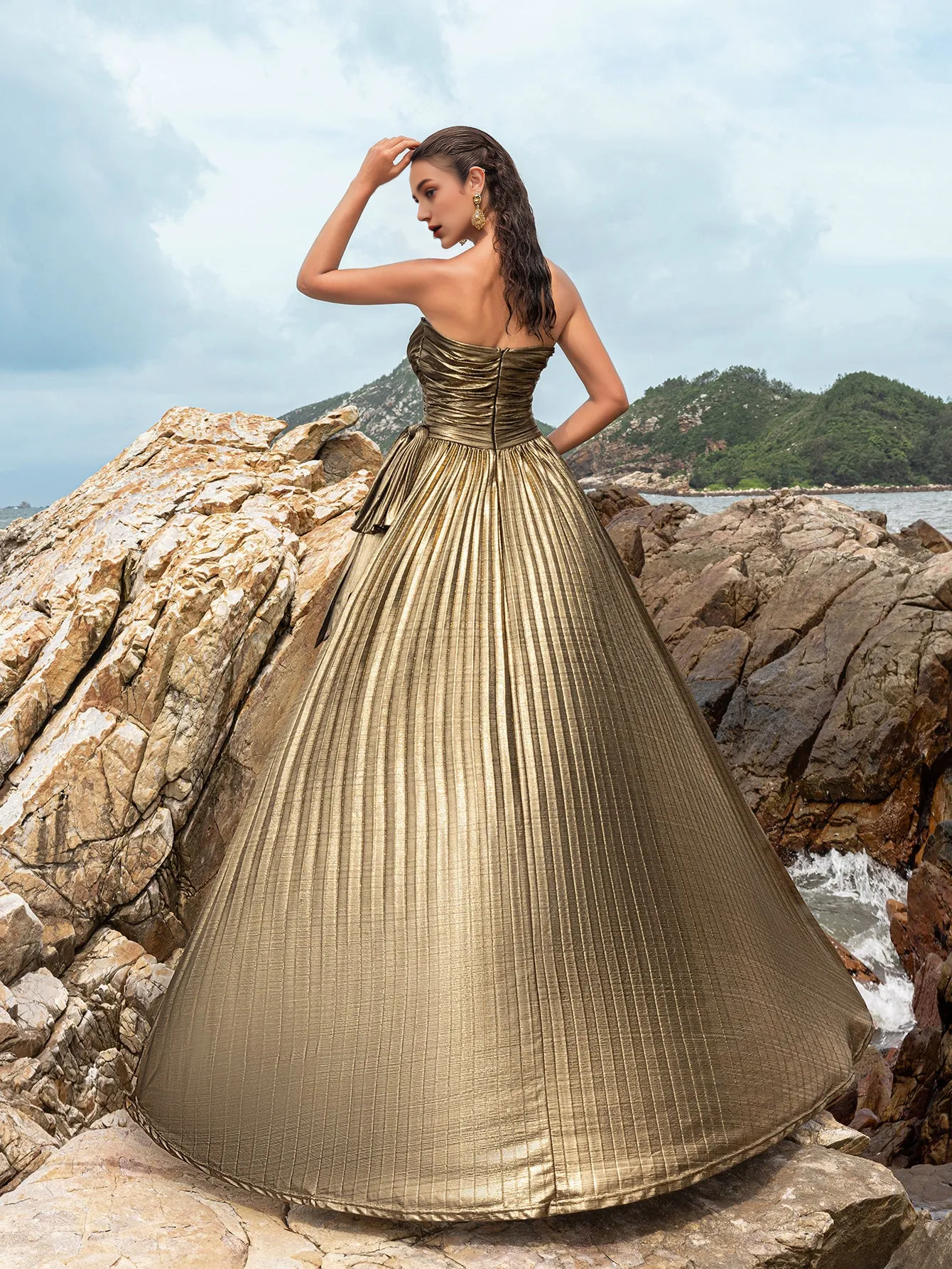 QIAIWAN Gorgeous Wrinkled Tight Strapless and Sleeveless Ball Dress