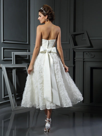 A-Line/Princess Sweetheart Bowknot Sleeveless Short Lace Wedding Dresses