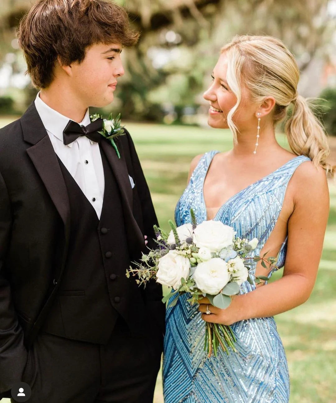 Charming Mermaid V Neck Light Blue Sequins Long Prom Dresses