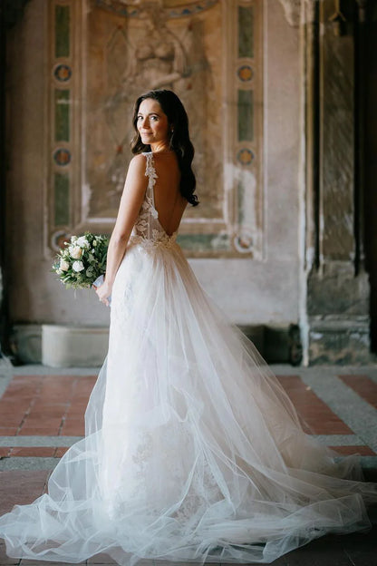 Beautiful A-Line Scoop Neck White Tulle Wedding Dresses with Appliques