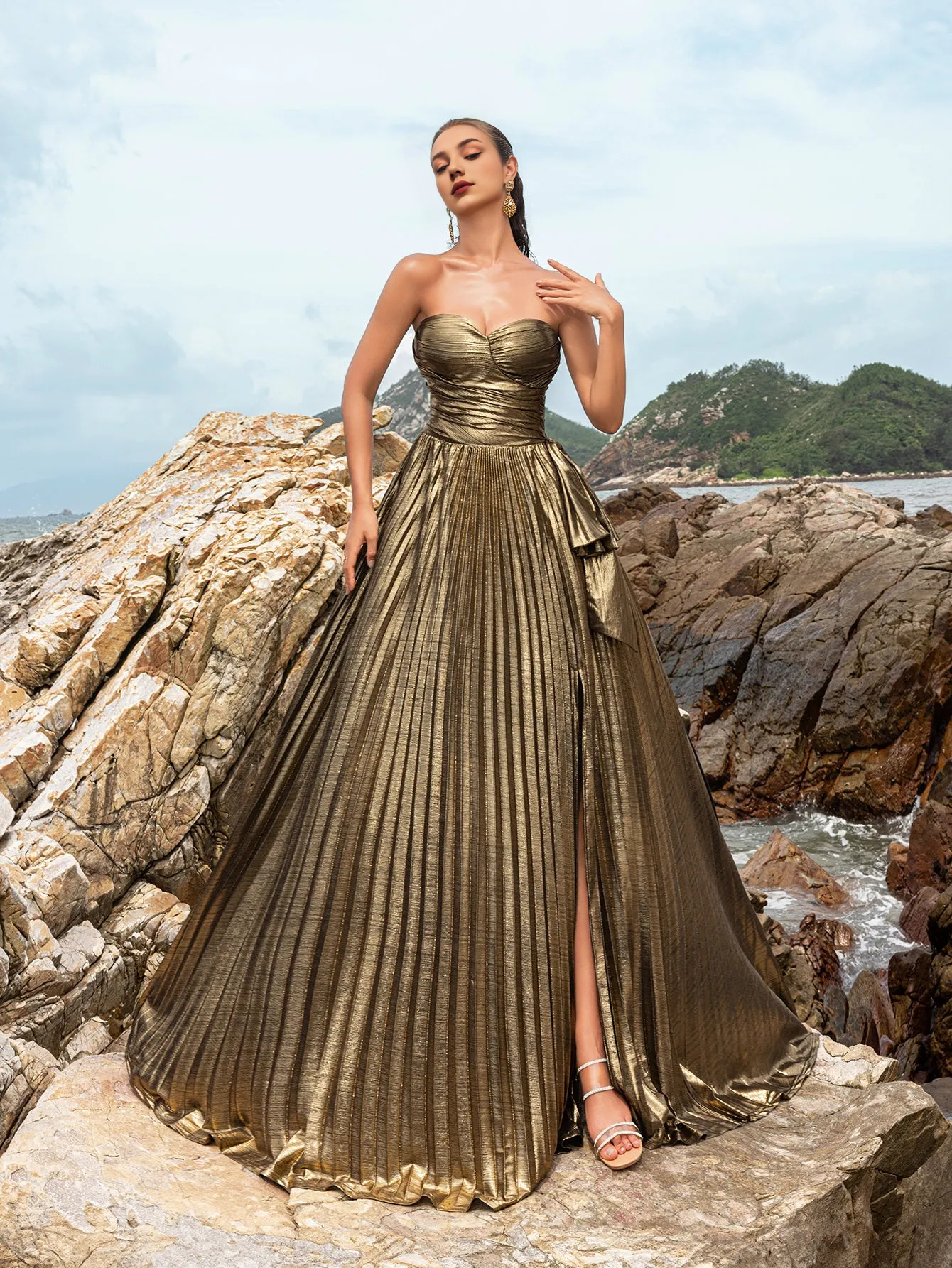 QIAIWAN Gorgeous Wrinkled Tight Strapless and Sleeveless Ball Dress