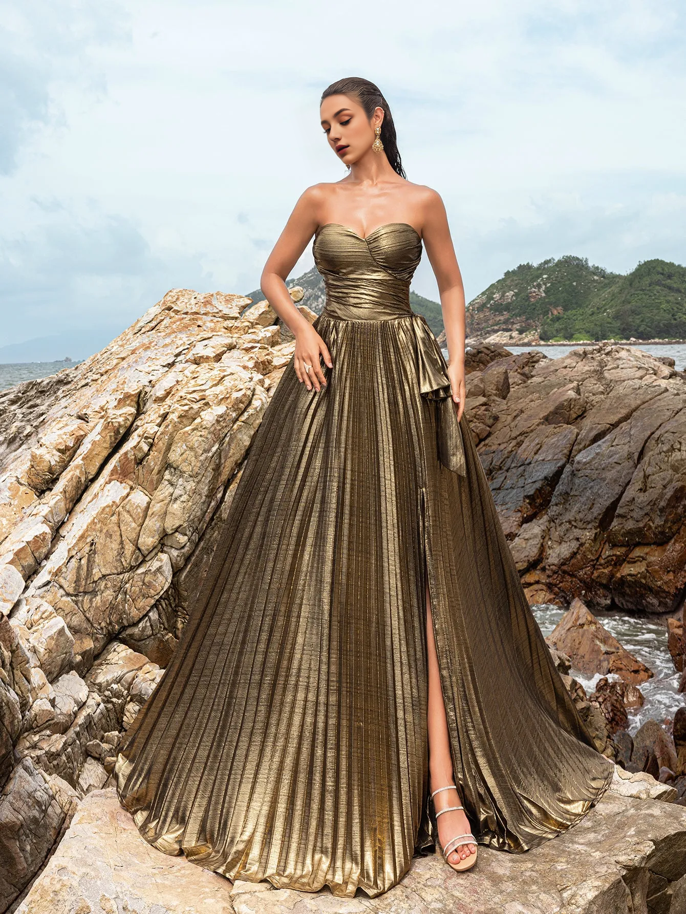 QIAIWAN Gorgeous Wrinkled Tight Strapless and Sleeveless Ball Dress