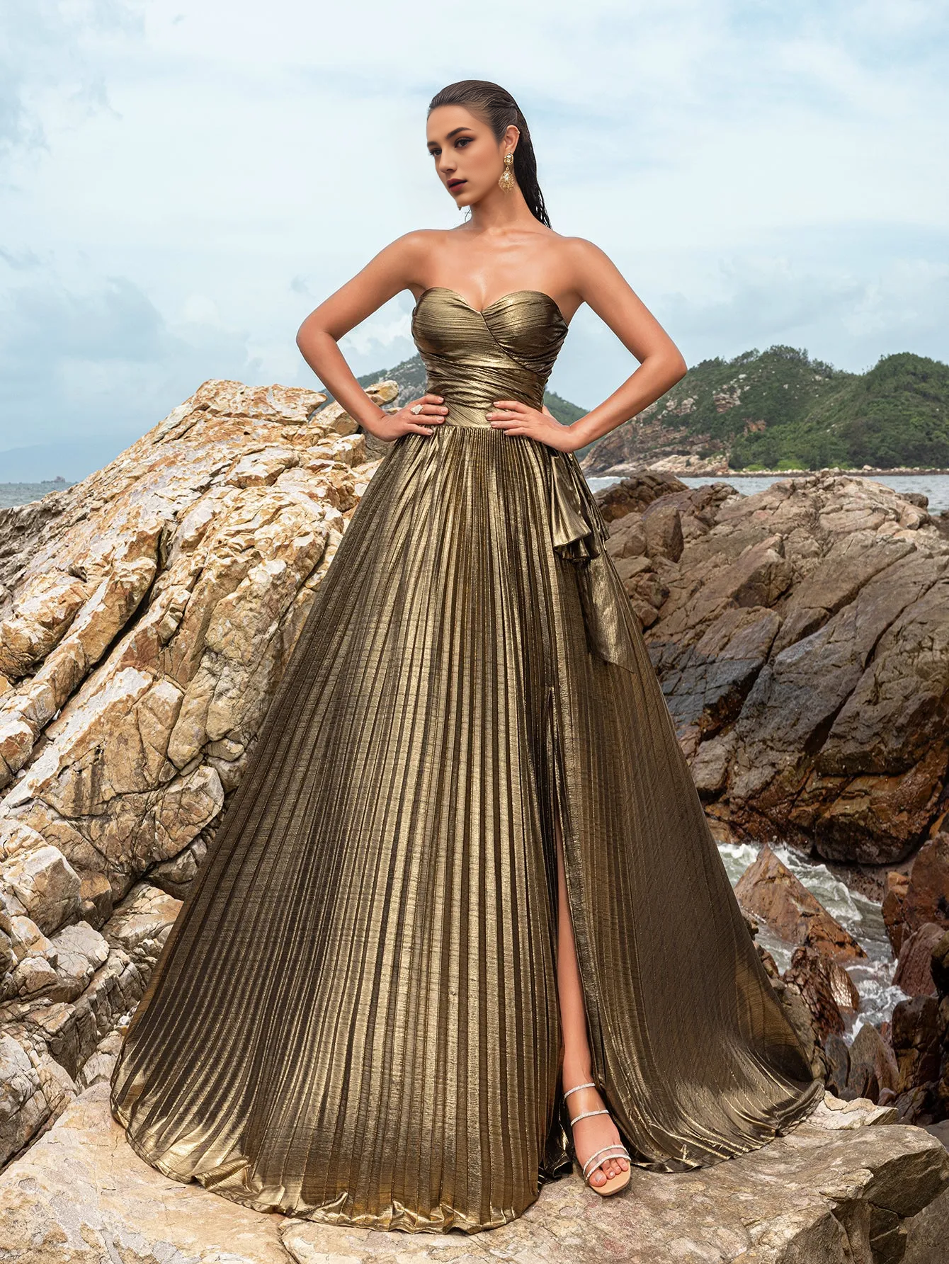 QIAIWAN Gorgeous Wrinkled Tight Strapless and Sleeveless Ball Dress