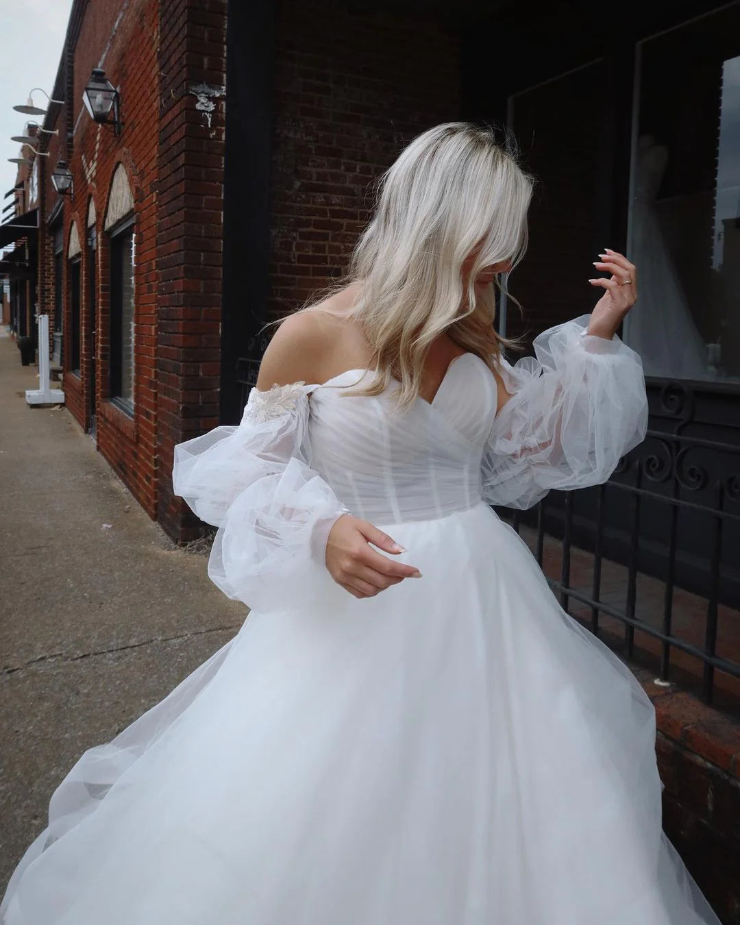 Fairy Ball Gown Sweetheart Tulle Long Wedding Dresses with Ruffled Sleeves