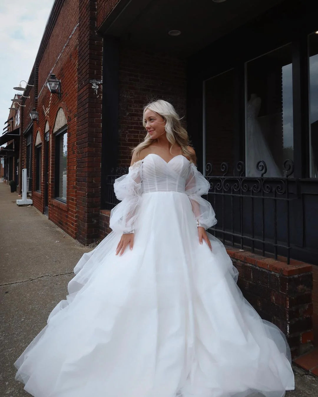 Fairy Ball Gown Sweetheart Tulle Long Wedding Dresses with Ruffled Sleeves