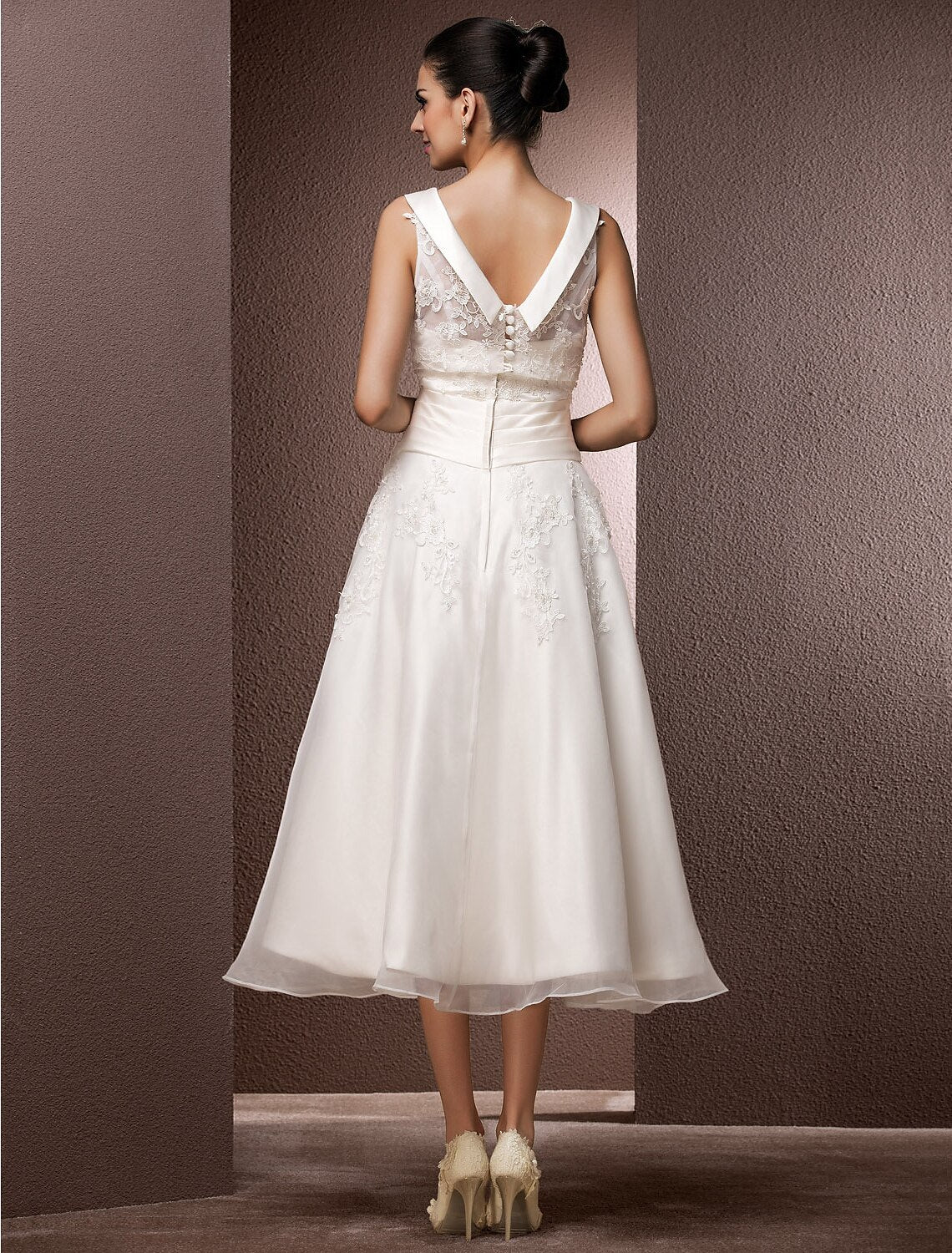 Hall Wedding Dresses A-Line Illusion Neck Sleeveless Tea Length Lace Bridal Gowns With Pearl Beading