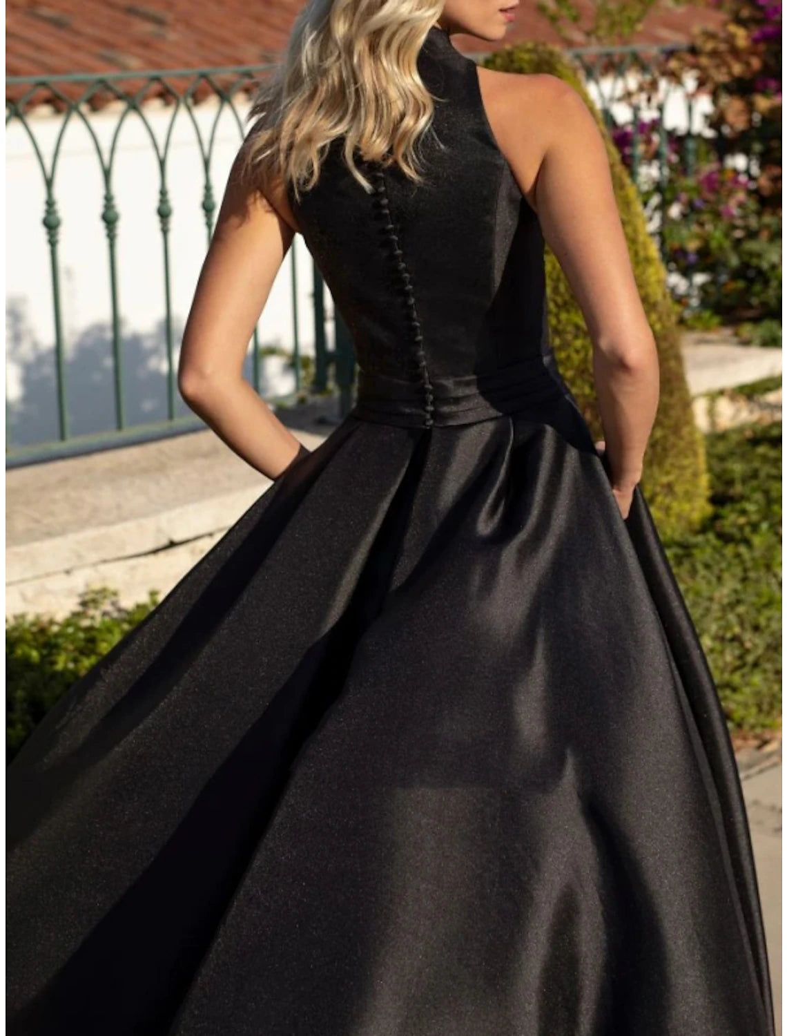 A-Line Evening Gown Elegant Dress Formal Fall Sweep / Brush Train Sleeveless V Neck Satin with Pleats