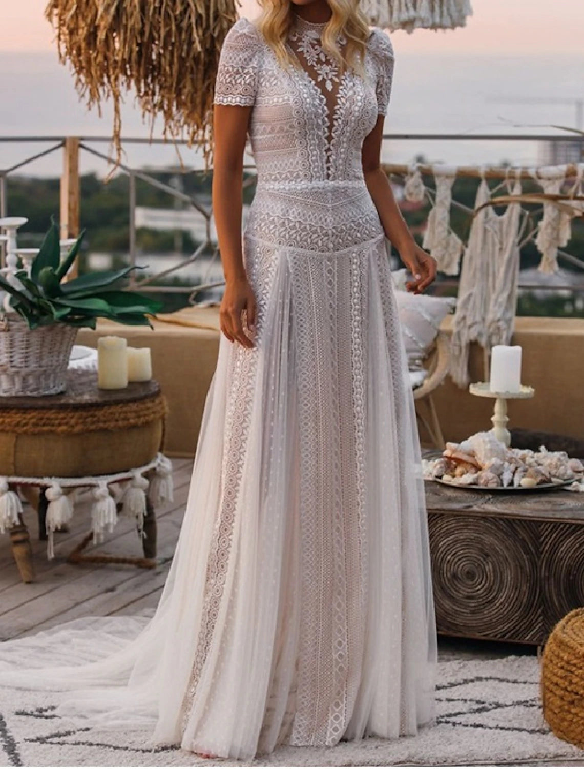 Beach Boho Wedding Dresses A-Line Illusion Neck Short Sleeve Court Train Lace Bridal Gowns With Appliques