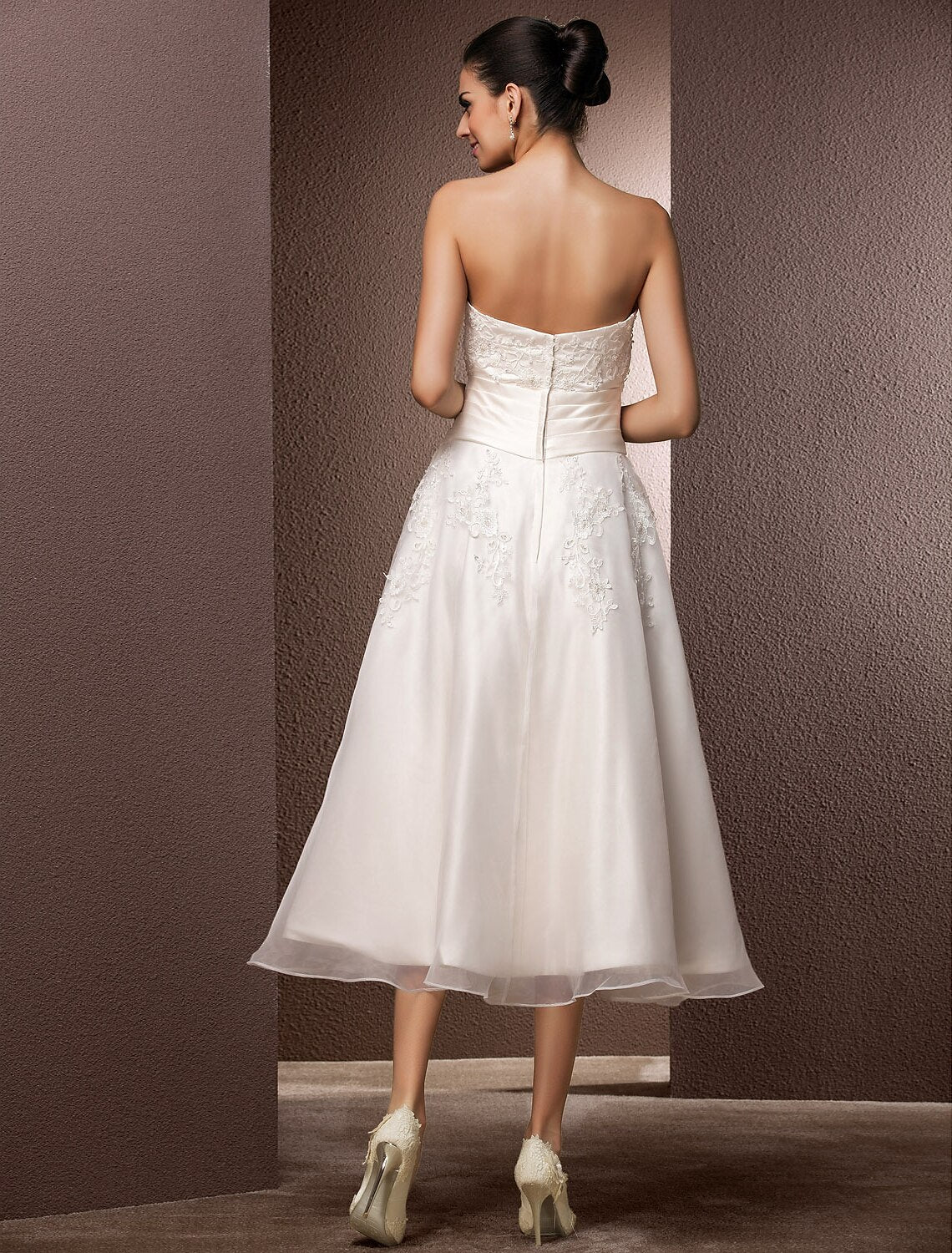 Hall Wedding Dresses A-Line Illusion Neck Sleeveless Tea Length Lace Bridal Gowns With Pearl Beading