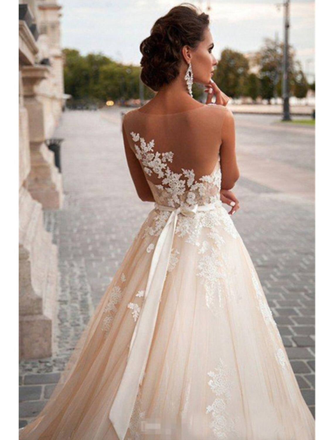 Engagement Open Back Formal Wedding Dresses Ball Gown Illusion Neck Sleeveless Court Train Satin Bridal Gowns With Appliques