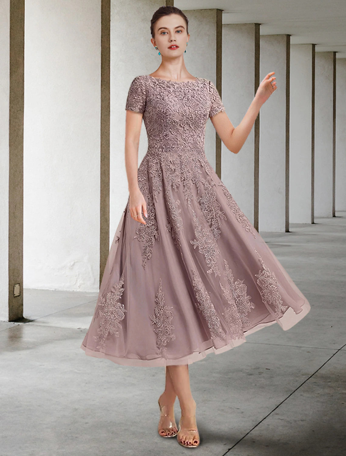 A-Line Mother of the Bride Dress Elegant Jewel Neck Tea Length Lace Tulle Short Sleeve with Appliques