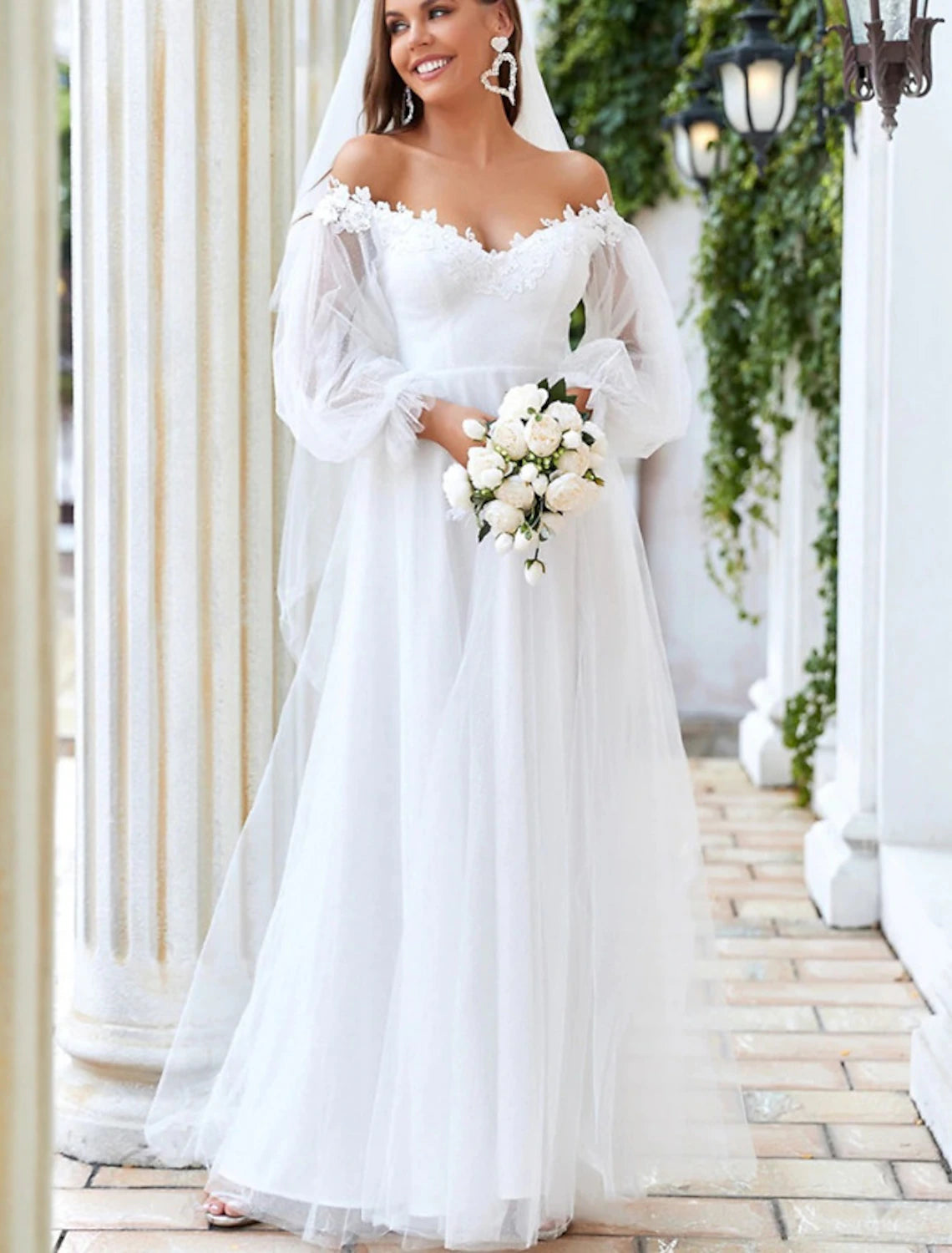 Beach Wedding Dresses A-Line Off Shoulder Long Sleeve Floor Length Tulle Bridal Gowns With Lace Insert Appliques