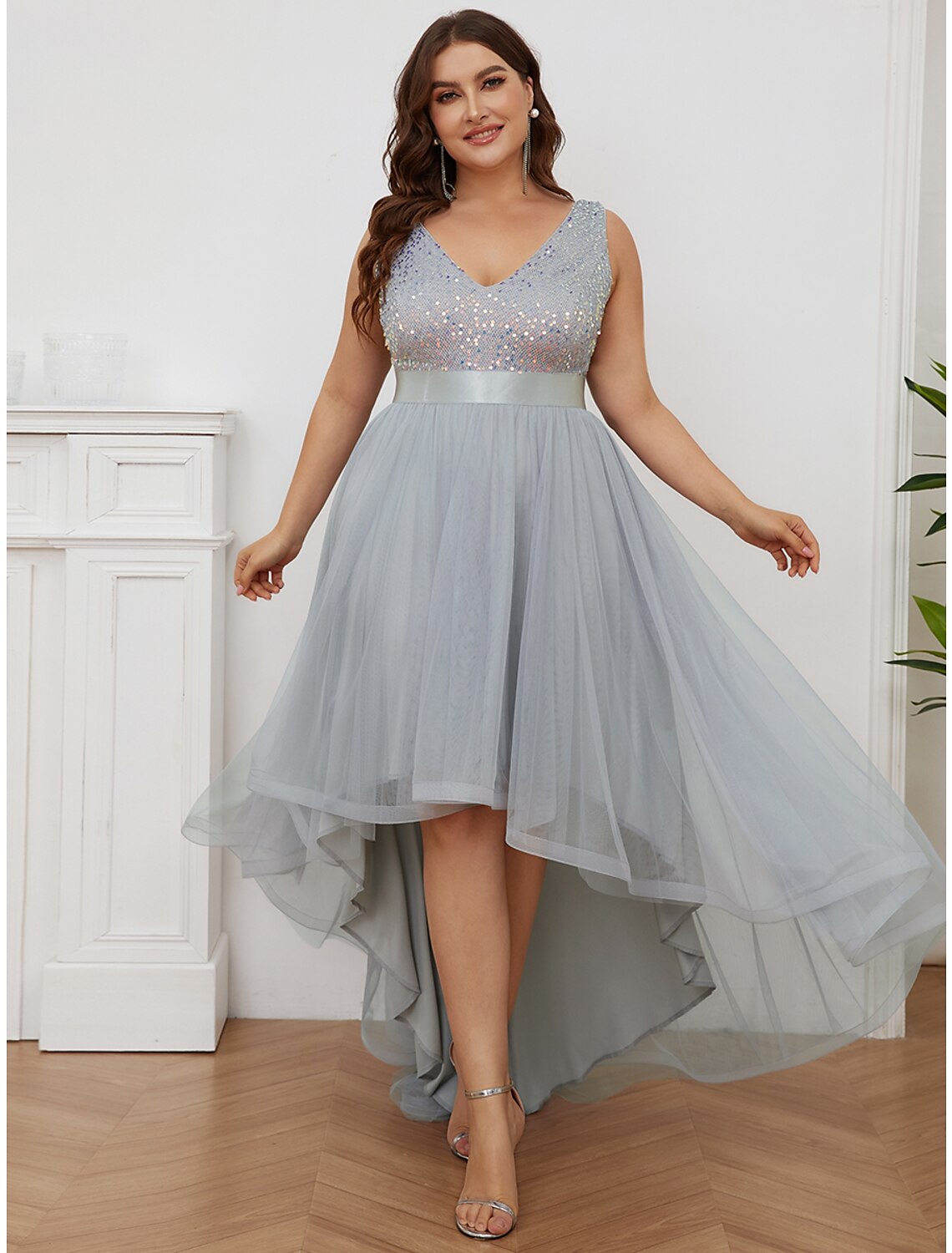 A-Line Bridesmaid Dress V Neck Sleeveless Elegant Asymmetrical Sequined with Sequin / Tier  / Sparkle & Shine