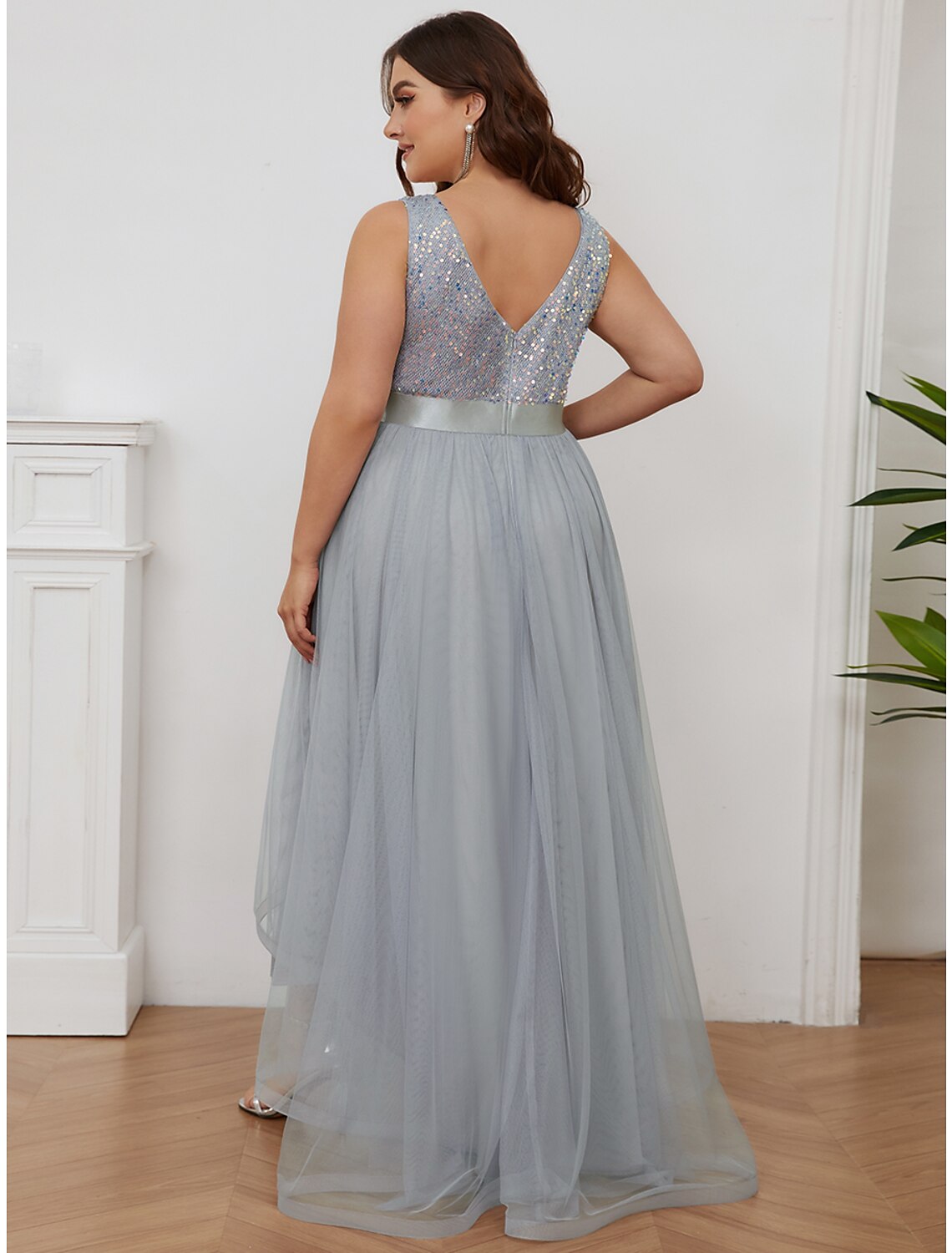 A-Line Bridesmaid Dress V Neck Sleeveless Elegant Asymmetrical Sequined with Sequin / Tier  / Sparkle & Shine