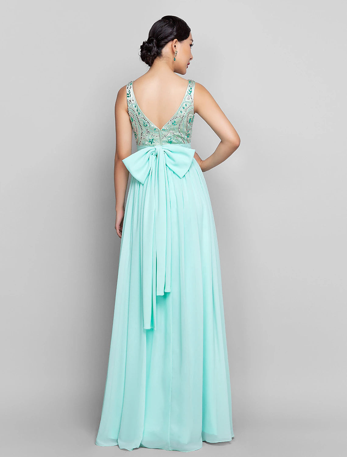 A-Line Beaded & Sequin Holiday Cocktail Party Prom Dress Scoop Neck Sleeveless Floor Length Chiffon with Bow(s) Ruched Beading