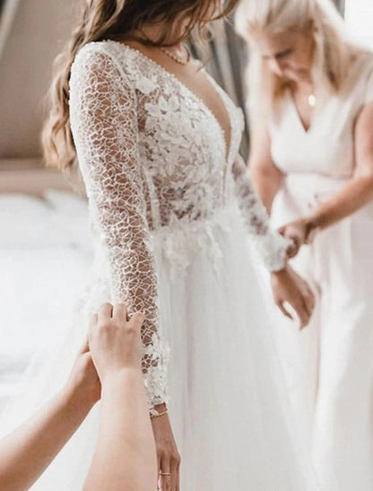 Beach Boho Wedding Dresses A-Line V Neck Long Sleeve Court Train Lace Bridal Gowns With Appliques Solid Color