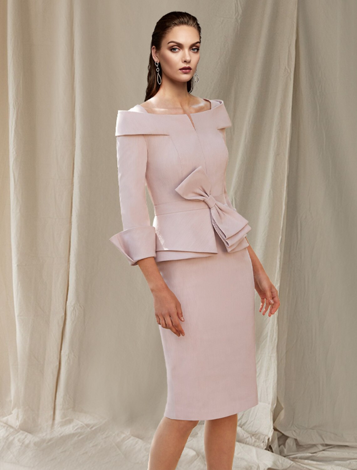 Sheath / Column Mother of the Bride Dress Elegant Sweet Bateau Neck Knee Length Satin 3/4 Length Sleeve with Bow(s)