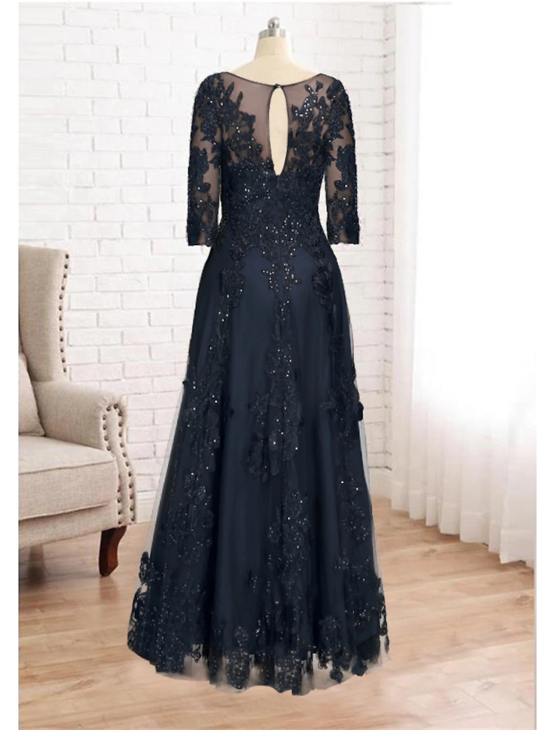 A-Line Mother of the Bride Dress Luxurious Elegant Jewel Neck Floor Length Lace Tulle Imitated Silk 3/4 Length Sleeve with Sequin Appliques